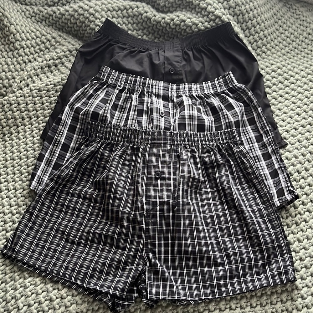 Primark.. 3-pack black and white boxers.
